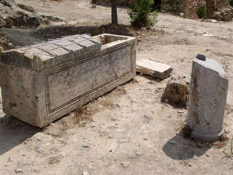 kartago nahrobek.jpg