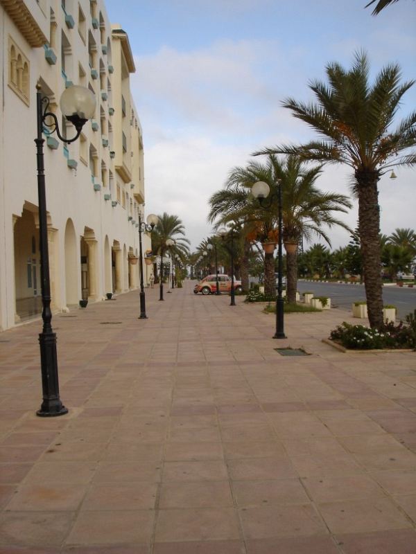 yasmine promenada.jpg