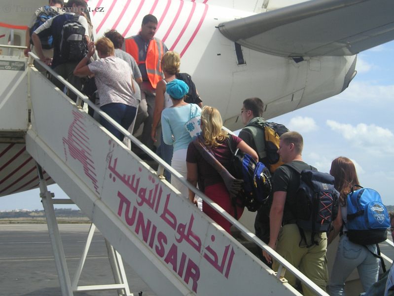 letecky tunisair nastup.jpg