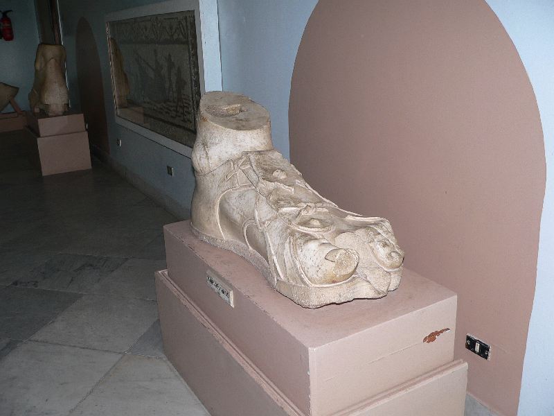 muzeum kartago socha nohy.jpg